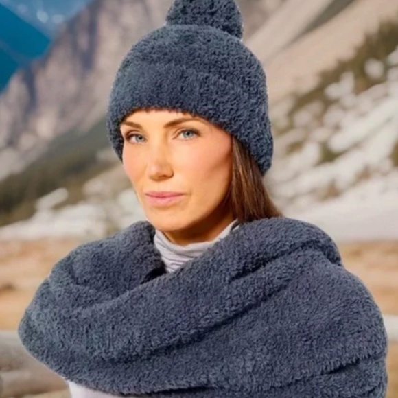 Barefoot Dreams CozyChic Pom Pom Beanie & Scarf Gift Set Slate Blue NWT $150 - Picture 1 of 4